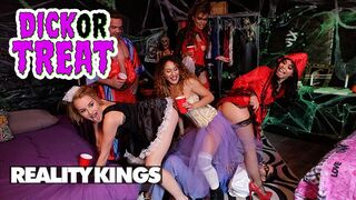 Reality Kings heta Halloween orgy med Eve Ellewood och Gina Valentina