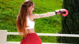 Big-ass Boxing Champion får en speciell belöning från Mylfs tränare