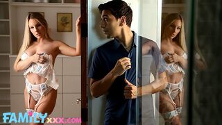 Hot MILF styvmor gräver ung kille i FamilyXX senaste video