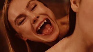 Blond vampyr Nancy Ace Urals Matty Mila på Vampired Channel - Passiv lesbisk scen med Red Bite