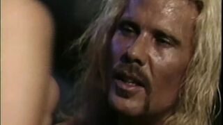 Retro porr med en stor kuk med Susana Spears och Dallas D'Amour i den ursprungliga HD-samlingen