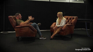Gangbang creampie - intervju med en blond milf