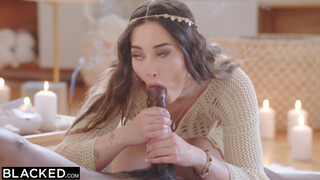 BLACKED - Aria Lee tar sig an den gigantiska svansen