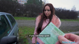Allmän agent - Zeynep Rossa plockades upp på parkeringsplatsen