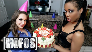 Mofos - Födelsedagsöverraskning för Kimmy Granger och Kira Noir