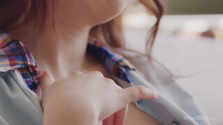 WOWGIRLS - Den vackra flickan Mila Azul onanerar på sin lediga dag