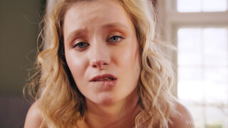 WOWGIRLS - Mycket kåt blond tjej Lily Blossom vill verkligen knulla