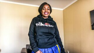Afrikansk college flicka söker arbete för sina studier