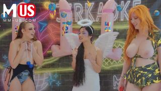 Lauren Phillips och Gia Derza äter och knullar varandra