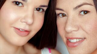 Baby Jewel och Tiffany Doll varmt lesbiskt spel med Hitachi objekt